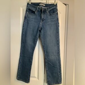 Levi's Women's Straight Leg Jeans in Faded Blue Wash